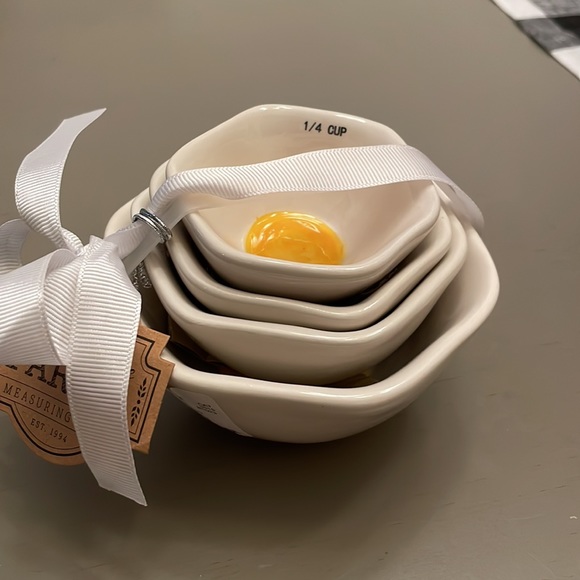 Sunshine Farms Egg Yolks Measuring Cups - Picture 2 of 2